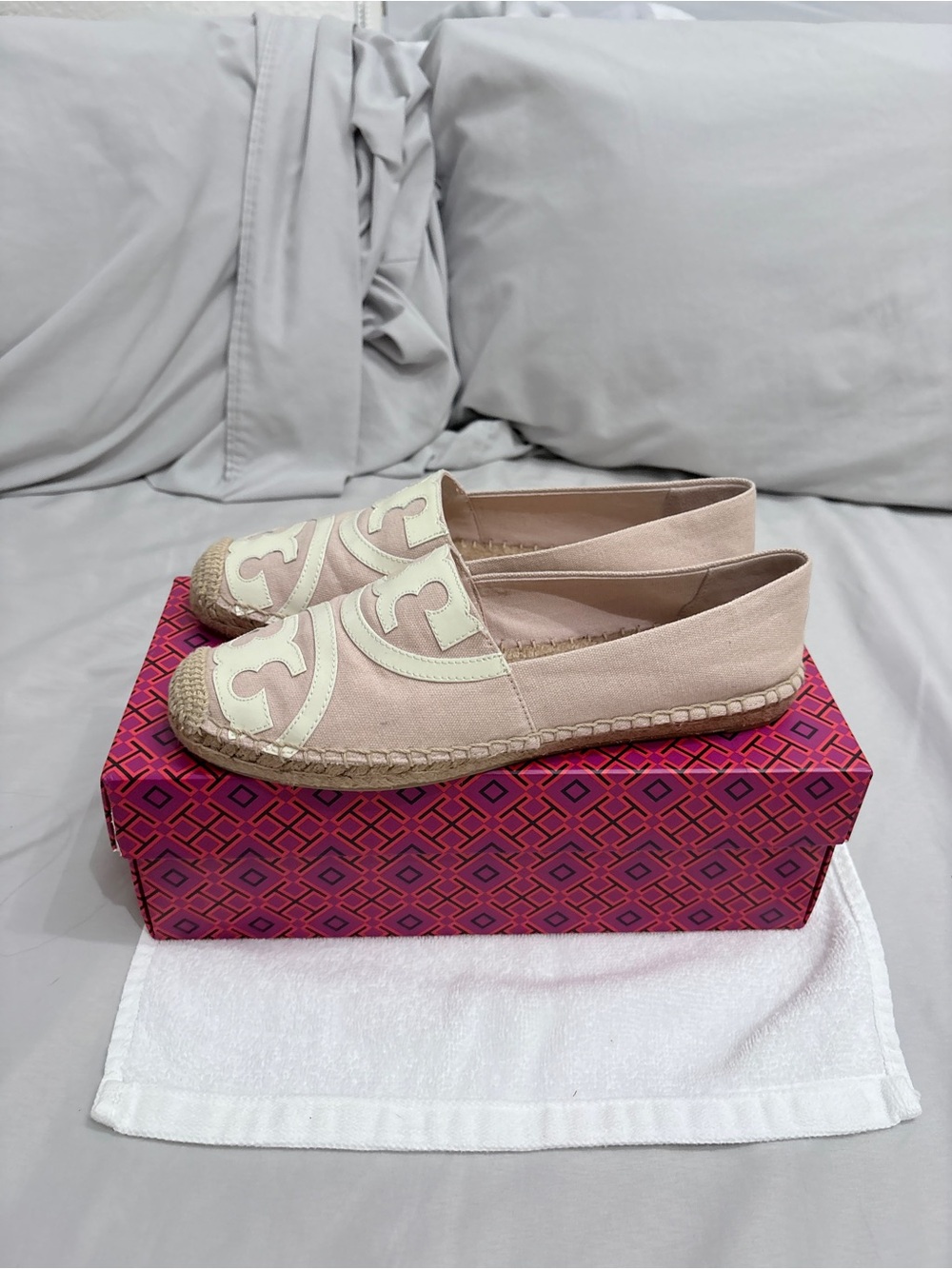 Tory Burch Blush Pink Espadrille Flats with Ivory Logo - Picture 2 of 6